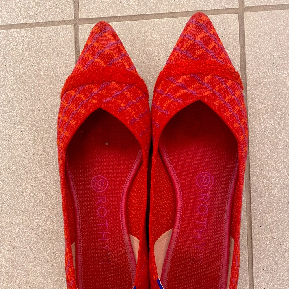 Fuchsia Rothy’s pointed toe